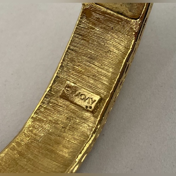 3 for $30 Vintage 80s Signed Avon Gold Tone Belt Buckle Hinged Clamper Bracelet - Picture 7 of 11